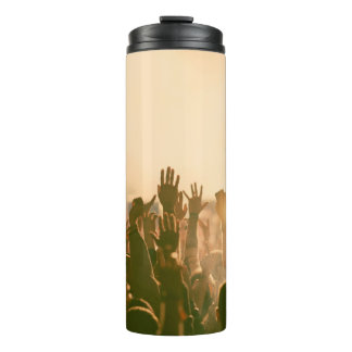 Crowd at concert - Retro-Stil Fotokonzert, Thermosbecher