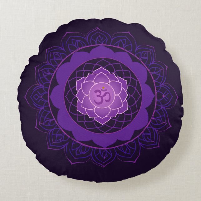 Crown Chakra Mandala - Sahasrara mit Om Lila Rundes Kissen (Vorderseite)