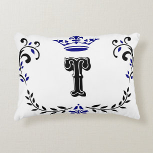 Crown Wreath Monogram 'T' Zierkissen