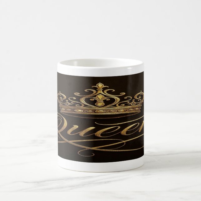 “Crowned in Gold: The Queen Within” Kaffeetasse (Mittel)
