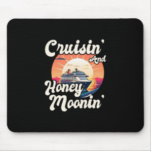 Cruisin 'And Honey Moonin' - einander ebenbürtige Mousepad