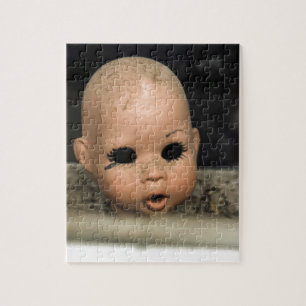 Cry Baby Vintage Puppenkopf Schmutziges Fenster