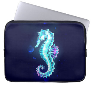 Crystal Ice Seepferd auf blauem Hintergrund Laptopschutzhülle