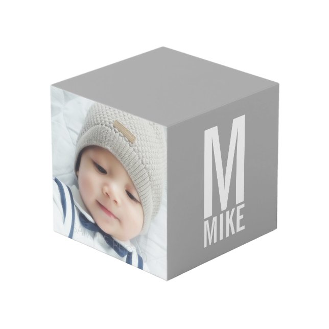 Cube Photo Photo personnalisée avec monogramme et nom (Angle devant)