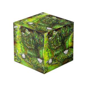 Cube Photo Un étang avec des pensées impures
