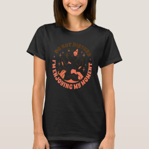 Cue Katze Tier beim Yoga machen T-Shirt