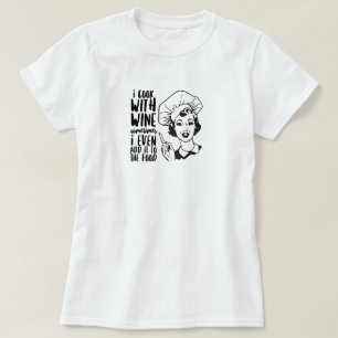 Cuisine amusante rétro avec T-shirt au vin
