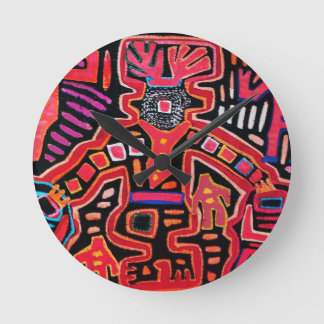 Cuna Indianerstamm Shaman mit Fans Runde Wanduhr