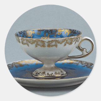 Cup und Untertasse mit bunten Designs Runder Aufkleber