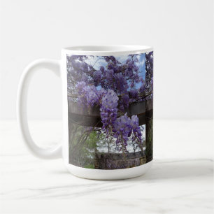 Cup with wisteria vine kaffeetasse