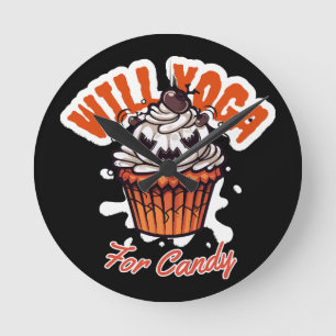 Cupcake-Halloween-Idee für Mamas Yoga Runde Wanduhr