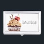 Cupcake Konditorei Koch Bäckerei Business Card Visitenkarten Dose<br><div class="desc">Ein niedlicher Schokoladenkuchen mit einer Kirsche auf der Oberseite schmückt dieses Geschirr mit Visitenkarte. Personalisieren Sie es mit Ihrem Namen und Geschäftsinformationen. Entworfen für Sie von BlackBerry Boulevard.</div>