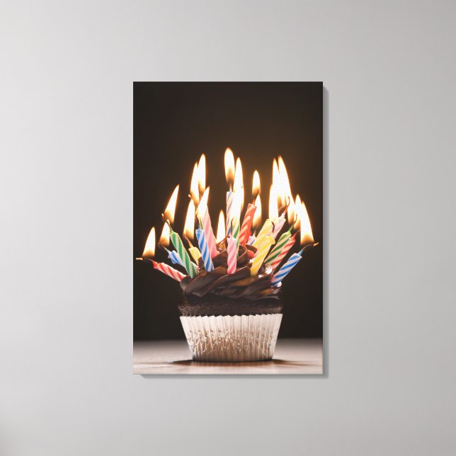 Cupcake mit Geburtstagskandalen Leinwanddruck (Vorderseite)