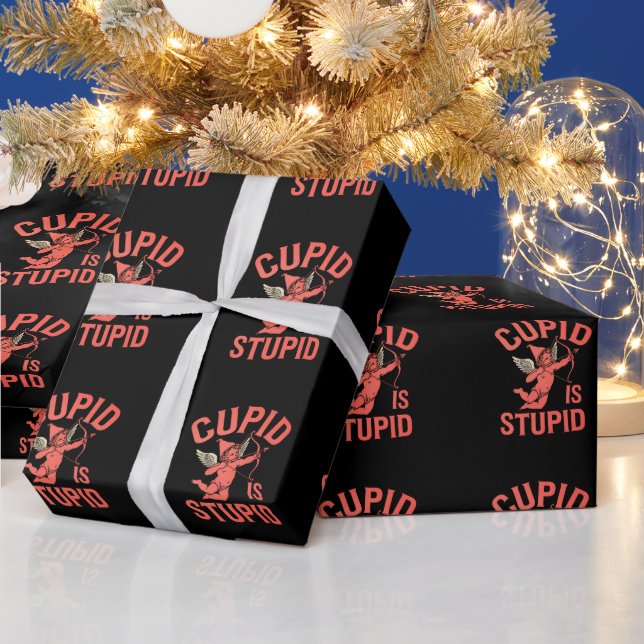 Cupid ist ein stupider Funny Valentine's Day Geschenkpapier (Feiertage)