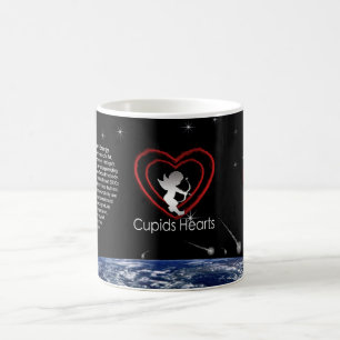 Cupids hören den magischen Power der Tasse der Lie