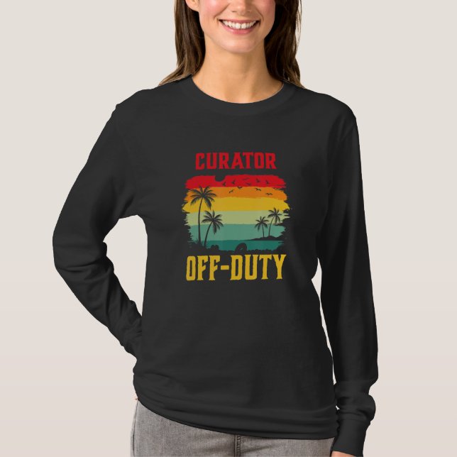 Curator On Holiday Off Duty  Summer Break Outfit T-Shirt (Vorderseite)