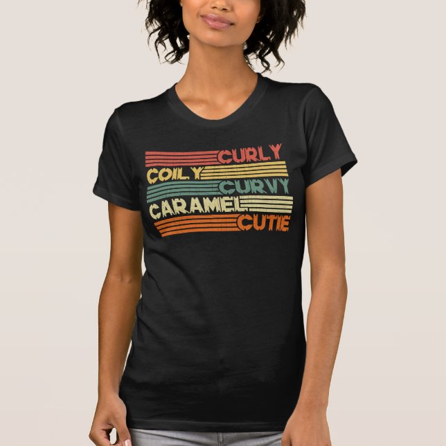 Curly Curvy Caramel Süsse Melanin Goddess Geschenk T-Shirt (Vorderseite)