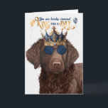 Curry Coated Retriever King for Day Funny Birthday Karte<br><div class="desc">Wenn Sie nach einer Geburtstagskarte suchen,  die für einen König geeignet ist,  dann ist dieser bezaubernde,  mit Curly-Coated versehene Retriever perfekt für den Typ,  der seinen Hund Liebe.</div>