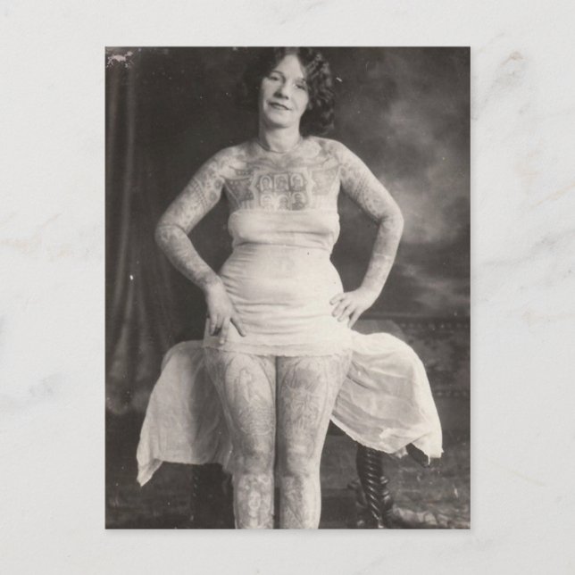 Curvy Tattooed Lady Postkarte (Vorderseite)