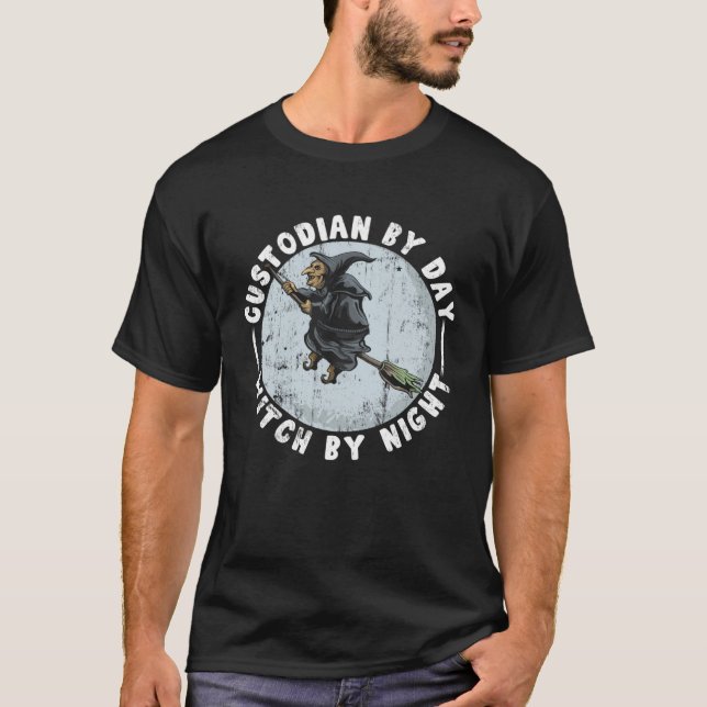 Custodian by day witch by nigh  for Halloween T-Shirt (Vorderseite)