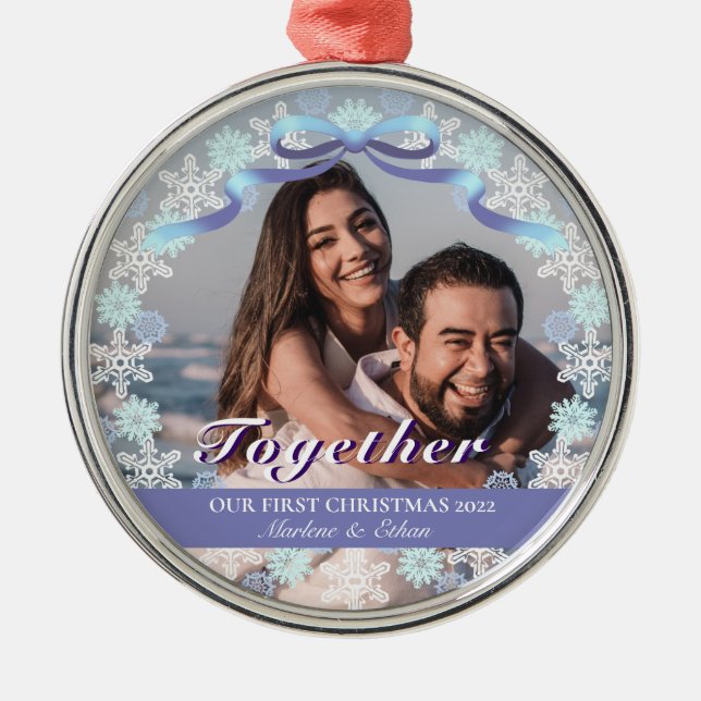 Custom 1 Verheiratet Xmas Light Lila Blue Tone Ornament Aus Metall (Vorne)