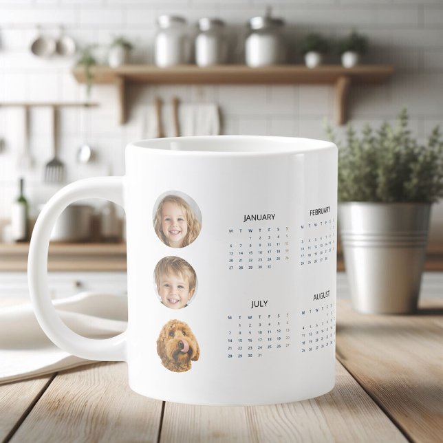 Custom 2025 Kalender mit drei Fotos Riesenmantel Jumbo-Tasse (Von Creator hochgeladen)