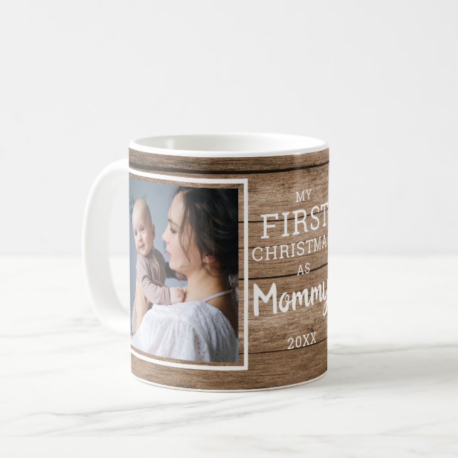 Custom 2 Foto Mommy First Christmas Rustikales Hol Kaffeetasse (Vorderseite Links)