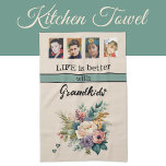 Custom 4 Foto Enkel Blumengrün Geschirrtuch<br><div class="desc">Lassen Sie Ihre Küche mit diesem hübschen Blumenhandtuch aus Zazzle rundum verwöhnen! Mit vier Foto-Spielautomaten, um Ihre Lieblings-Enkel-Momente zu präsentieren, ist es eine herzliche Ergänzung zu jeder Zuhause. Das fröhliche Design wird durch den Satz "Das Leben ist besser mit den Großkindern" in elegantem schwarzem Text betont. Dieses Handtuch eignet sich...</div>