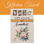 Custom 4 Foto Enkelkinder Blumenorange Geschirrtuch<br><div class="desc">Lassen Sie Ihre Küche mit diesem hübschen Blumenhandtuch aus Zazzle rundum verwöhnen! Mit vier Foto-Spielautomaten, um Ihre Lieblings-Enkel-Momente zu präsentieren, ist es eine herzliche Ergänzung zu jeder Zuhause. Das fröhliche Design wird durch den Satz "Das Leben ist besser mit den Großkindern" in elegantem schwarzem Text betont. Dieses Handtuch eignet sich...</div>