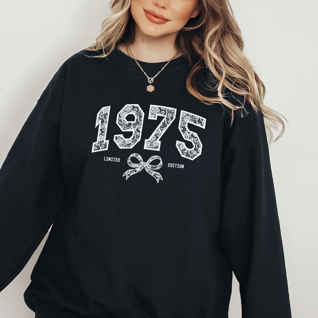 Custom 50. Geburtstag 1975 Lace Coquette Bow Sweatshirt (Von Creator hochgeladen)