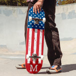 Custom American Flag Patriotic Personalisiert Skateboard<br><div class="desc">Zeigen Sie Ihren amerikanischen Stolz oder geben Sie ein besonderes Geschenk mit diesem US-amerikanischen Flag Skateboard in einem bedrängten abgenutzten Grunge-Design. Das Skateboarddesign der USA ist in Rot und Blau mit US Flagge gestaltet und eignet sich hervorragend für amerikanische Unabhängigkeitstag-Partys, Memorial Day Party , Wiedersehen, militärische Abschluss- oder Ruhestandsgeschenke und...</div>