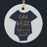Custom Baby Foto Keepake First Christmas Keramik Ornament<br><div class="desc">Ein süßes Sake-Geschenk für das erste Weihnachtsfest des Babys. Geben Sie den Namen,  das Gewicht,  die Größe,  das Geburtsdatum und die Uhrzeit des Babys sowie ein Foto mit der Personalisierungsfunktion ein. Die Eltern werden dieses Ornament immer schätzen,  wenn sie Jahr für Jahr ihre Dekoration aufstellen!</div>