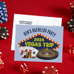 Custom Bachelor Party Las Vegas Einladung Postkarte<br><div class="desc">Passen Sie Ihre eigene Bachelor Party Postkarte für eine Las Vegas Reise an. Coole personalisierte Postkarte lädt zum Spielen von Casino-Stapeln wie Kartenstapeln,  Poker-Chips und Roulette-Rad mit Vegas Trip in gelben Schrift ein. Spielerfreuden für Trauzeugen und Trauzeuge.</div>