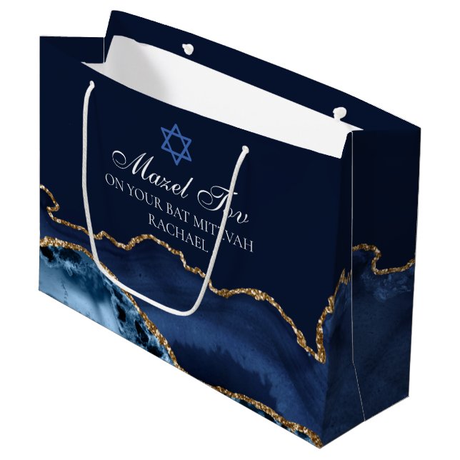 Custom Bar or Bat Mitzvah Mazel Tov Navy Blue Gold Große Geschenktüte (Vorderseite Schrägansicht)