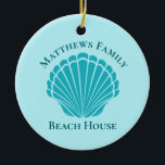 Custom Beach House Aqua Seashell Monogram Family Keramik Ornament<br><div class="desc">Schönes Aqua Seashell Monogramm Strandhaus Weihnachtsschmuck für einen Inselurlaub zu mieten oder tropische Zuhause. Personalisieren Sie dieses hübsche Monogramm Geschenk für Ihre Familie zum Gedenken an einen Sommerurlaub.</div>
