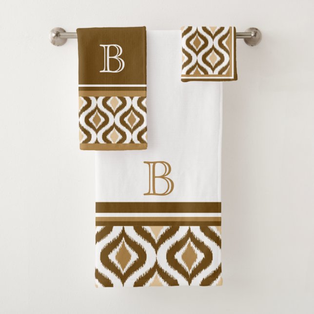 Custom Beige Brown White Retro Chic Ikat Ogee Badhandtuch Set (Insitu)