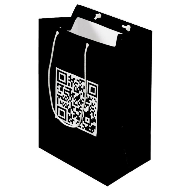 Custom Black Gift Bag mit QR Code Mittlere Geschenktüte (Vorderseite Schrägansicht)