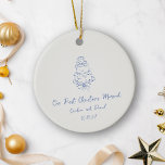 Custom Blue Doodle Cake Erstes Weihnachtsfest Verh Keramik Ornament<br><div class="desc">Feiern Sie Ihr erstes Weihnachtsfest als verheiratetes Ehepaar mit diesem bezaubernden Keramik-Ornament mit einer niedlichen blauen Doodle-Skizze eines Hochzeitskuchens, die durch ein handgeschriebenes Drehbuch betont wird. Das einzigartige Design ist sowohl ästhetisch als auch spielerisch, was es zu einem perfekten Erinnerungsstück für Ihren besonderen Tag macht. Personalisiert mit Ihren Namen und...</div>