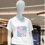 Custom Blume Power niedlich blauer Rosa Garten T - T-Shirt<br><div class="desc">Benutzerdefinierter,  farbenfroher T - Shirt mit eigenem Text,  Zitat,  Ortsnamen. Niedlicher und eleganter moderner T - Shirt für Damen,  Fashion Liebhaber,  Blumenmädchen,  Freunde,  Mütter,  Damen,  Erwachsene zum Geburtstag,  Muttertag,  Weihnachten,  Feiertage. Tragen Sie diesen hübschen trendigen,  floralen,  weißen T - Shirt in Aquarell für einen einzigartigen Stil.</div>