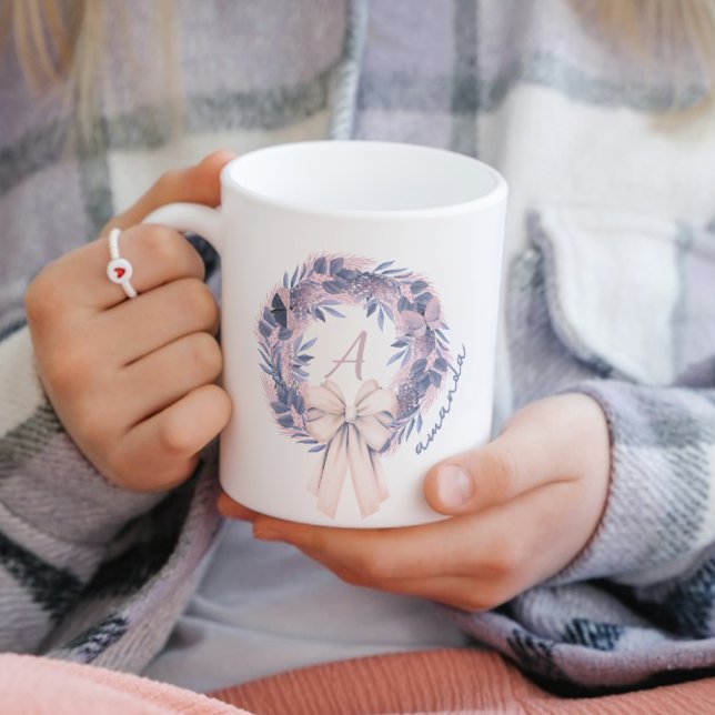 Custom Bow Pastell Monogram Tasse Winter Floral (Von Creator hochgeladen)