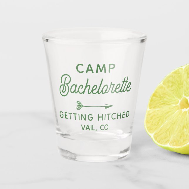 Custom Camp Bachelorette Hitched Schnapsglas (Vorderseite)