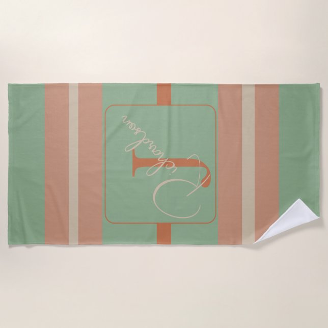 Custom Coral Sage Stripe Monogram Boho Pastel Chi Strandtuch (Vorderseite)