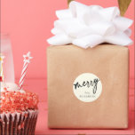Custom Creme   Black 'Merry' Christmas/Holiday Runder Aufkleber<br><div class="desc">Ein Weihnachts-/Feiertagsticker oder Umschlag Aufkleber mit einem handgeschriebenen Sprichwort "merry". Die Erholung des Textes ist vollständig editierbar. Erhältlich in anderen Farben und Aufklebern Formen in meinem Geschäft.</div>