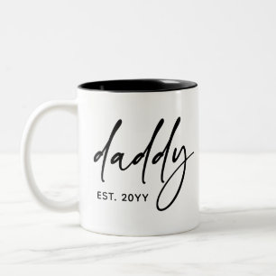 Custom Daddy Est   New Dad Elegant Typografy Gift Zweifarbige Tasse