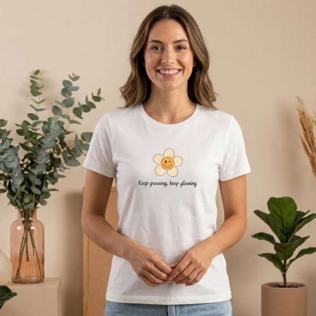Custom daisy smiley face t-shirt (Von Creator hochgeladen)