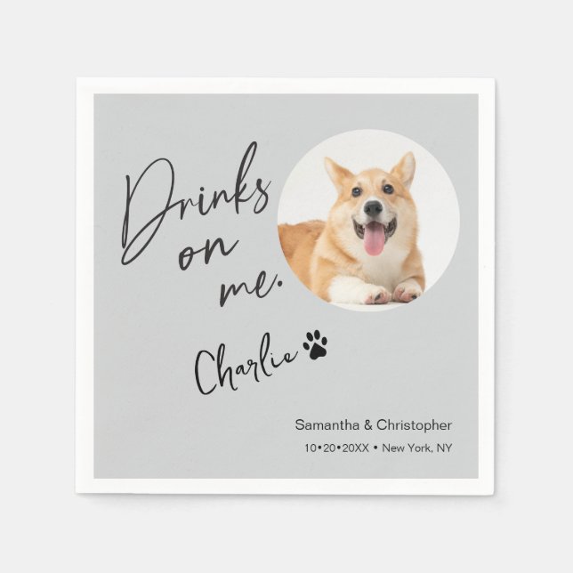 Custom Dog Photo Drinks on Me Fun Wedding Serviette (Vorderseite)