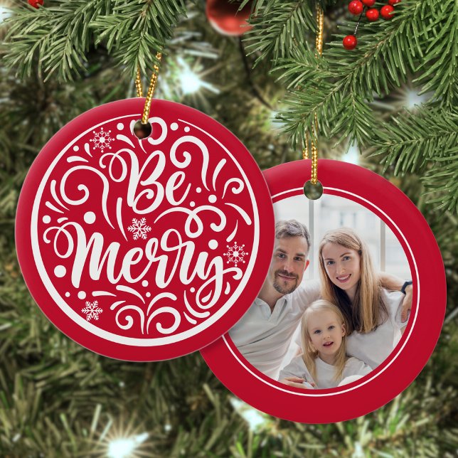 Custom Family Foto Sei froh Weihnachten Rot Keramik Ornament (Von Creator hochgeladen)