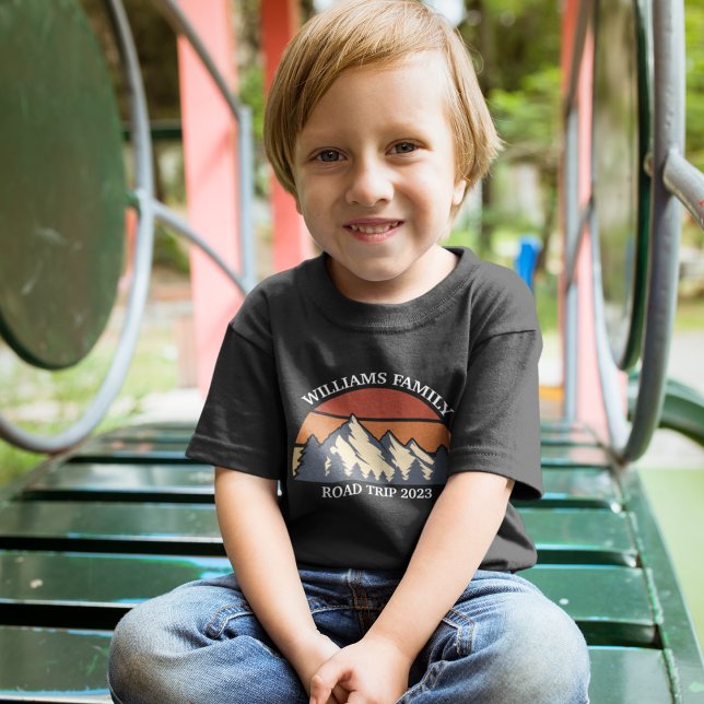 Custom Family Road Trip Gebirge Niedliche Natur Kleinkind T-shirt (Von Creator hochgeladen)