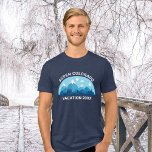 Custom Family Ski Trip Blue Snowy Mountain Tri-Blend Shirt<br><div class="desc">Individuell abgestimmte T - Shirt für Ihren Skiurlaub in den Colorado Bergen während Ihres Winterurlaubs. Dieses coole Ski-Ausflugstee besticht durch einen niedlichen zeichn schneebedeckter Berge und eine blaue Landschaft. Ein großartiger T - Shirt für eine im Freien liebende Familie für ihre Naturexpedition.</div>