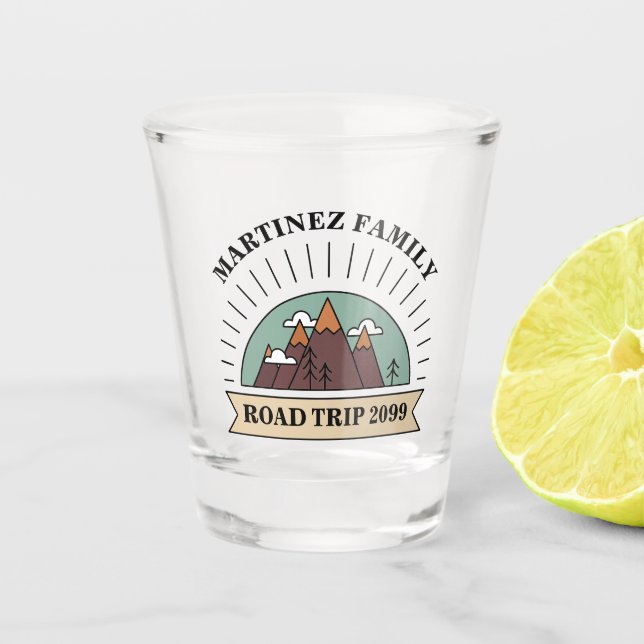 Custom Family Wiedersehen Road Trip Mountain Schnapsglas (Vorderseite)